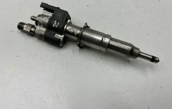 BMW 5 E60 E61 Fuel injector 7589048 10181010
