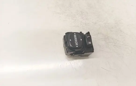 Toyota Corolla Verso AR10 Wing mirror switch 183574