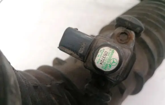 Mercedes-Benz Vito Viano W639 Air pressure sensor A0051535028