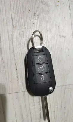 Opel Corsa F Ignition key/card 