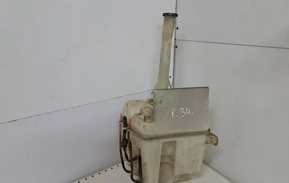 Toyota Avensis T250 Windshield washer fluid reservoir/tank 