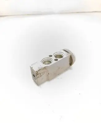 KIA Sorento Air conditioning (A/C) expansion valve 