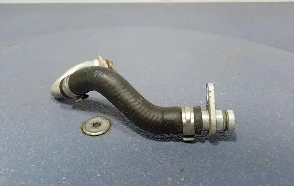 Engine coolant pipe/hose