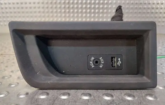 BMW 1 F20 F21 AUX in-socket connector 9207357 9229246