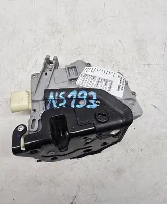 Volkswagen Tiguan Rear door lock 3C4839016A