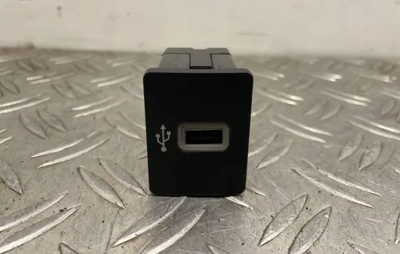 Ford Fusion II USB socket connector HS7T14F014AC