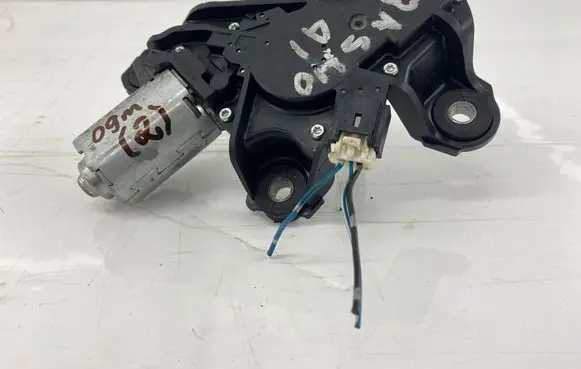 Nissan Qashqai Rear window wiper motor 0390201820