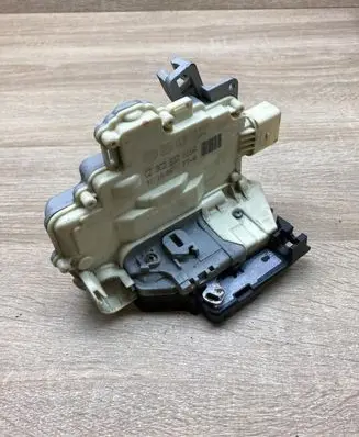 Volkswagen PASSAT B6 Front door lock 3C2837016A