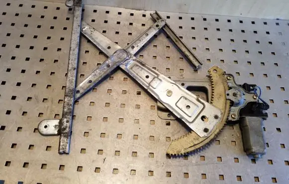 Subaru Outback Front door window regulator with motor FC0FB