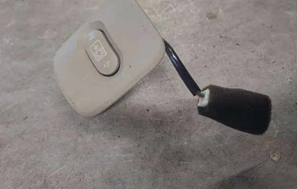 Nissan Qashqai+2 Sunroof switch 