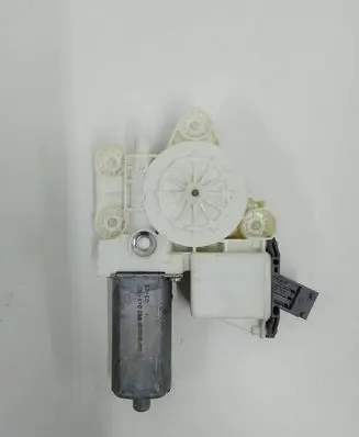 Toyota Avensis T250 Front door window regulator motor T0Y223W 999060101 101030605