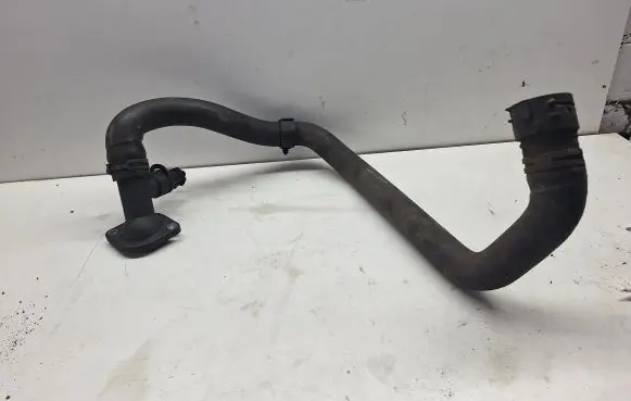 Volkswagen PASSAT B6 Engine coolant pipe/hose