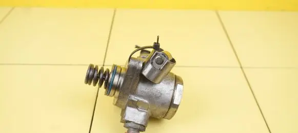 Volkswagen Polo V 6R Fuel injection high pressure pump CJZ