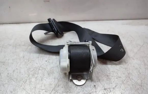 Rear seatbelt