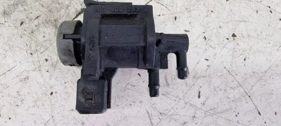 Audi A4 S4 B6 8E 8H Turbo solenoid valve 1J0906283A