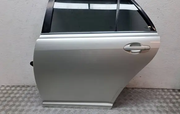 Toyota Avensis T250 Rear door 6700405130 43R006723