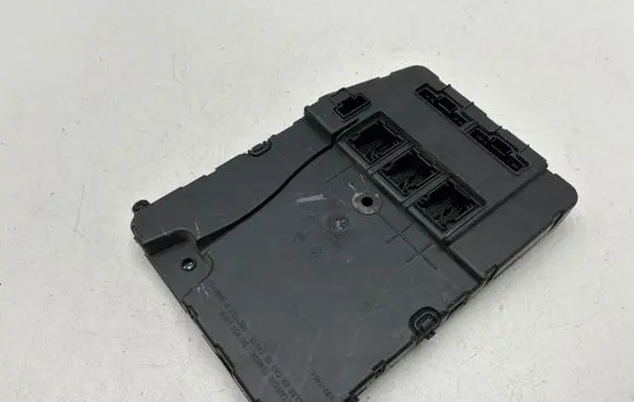 Renault Megane II Fuse module 8200525384