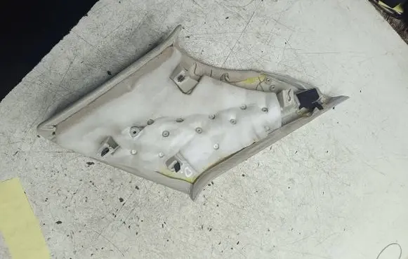 Volkswagen Touareg II (D)pillar trim (top) 7P6867245B 1063610010