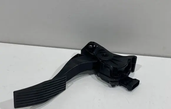 Opel Insignia A Accelerator throttle pedal 13237352 6PV00976500 17092009