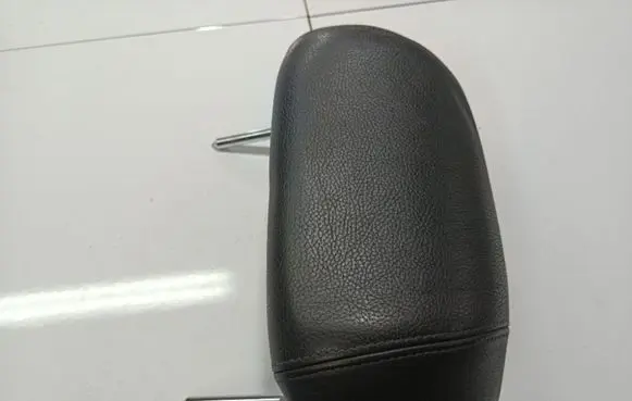 Volvo S60 Front seat headrest 