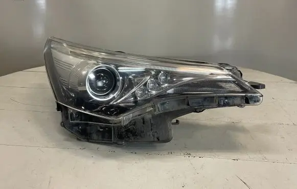 Toyota Avensis T270 Headlight/headlamp KOITO0536 0536