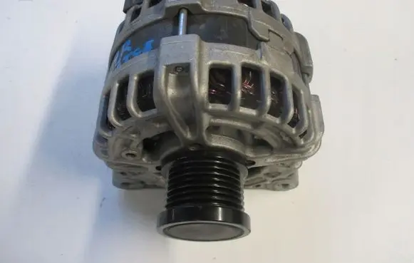 Renault Kadjar Generator/alternator 231001993R