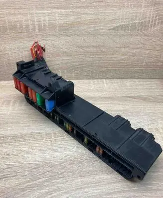 BMW 5 E60 E61 Fuse module 6957330