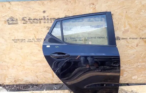 Hyundai i10 Rear door