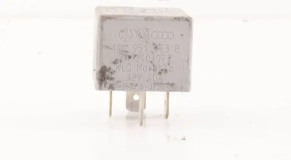 Volkswagen PASSAT B7 Other relay 141951253B 70240072