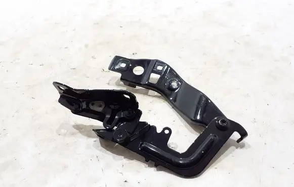 Engine bonnet/hood hinges