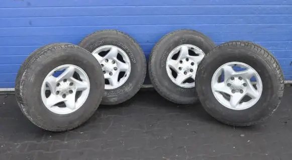 Toyota Tundra I R17 alloy rim 