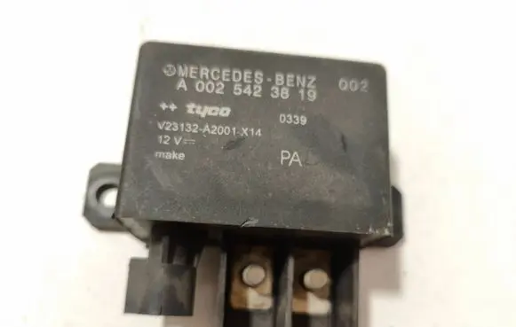 Mercedes-Benz E W211 Charging relay A0025423819