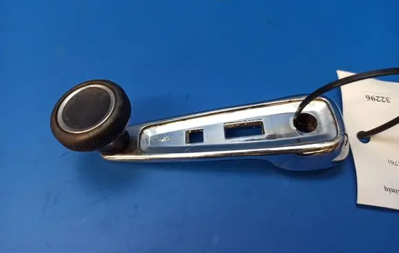 Mercedes-Benz COMPAKT W115 Front door window winding handle 