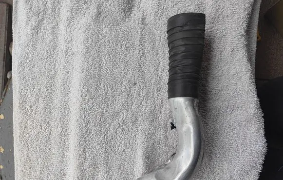 Volkswagen PASSAT B7 Intercooler hose/pipe 1K0129565AC