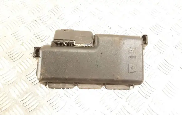 Volvo XC70 Battery box tray cover/lid 30728133