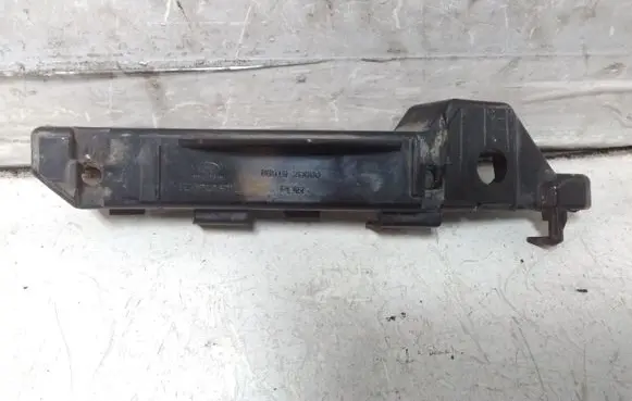 Hyundai Santa Fe Front bumper mounting bracket 865162B000