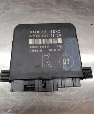 Mercedes-Benz E W210 Door control unit/module 2108207826