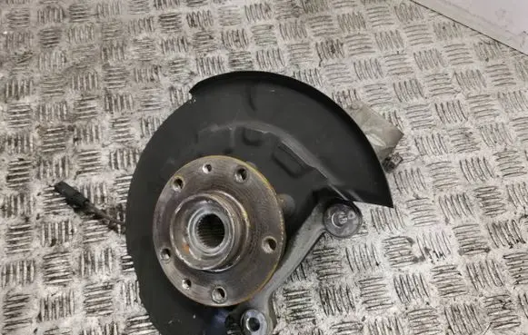 Nissan Qashqai J12 Front wheel hub