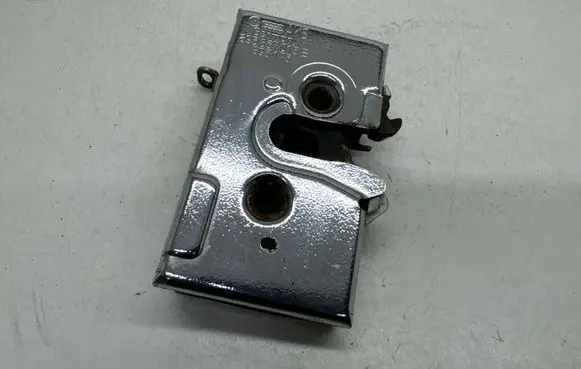 Audi 80 90 B3 Front door lock 893837015B
