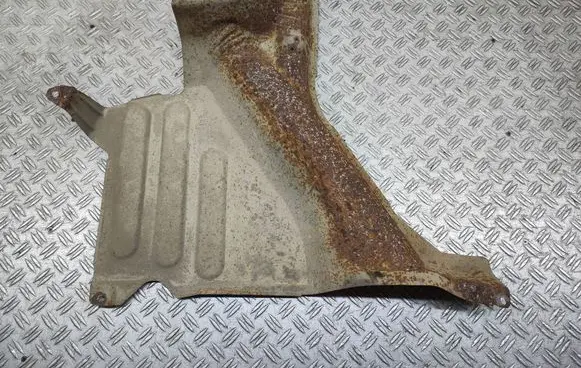 Toyota Avensis T250 Fuel tank bottom protection