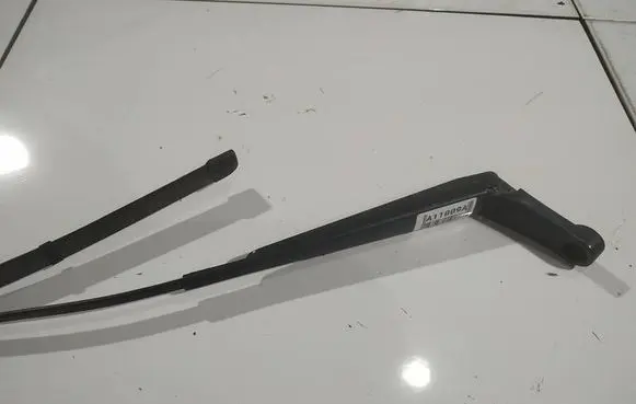 Opel Zafira B Front wiper blade arm 