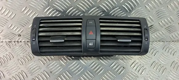 BMW 1 E81 E87 Dash center air vent grill 7059189