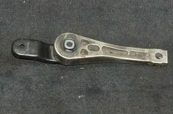 Volkswagen Jetta V Gearbox mount AC47100