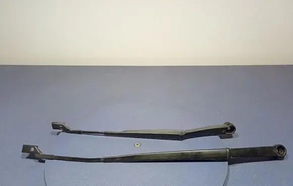 Hyundai ix20 Front wiper blade arm W000009404
