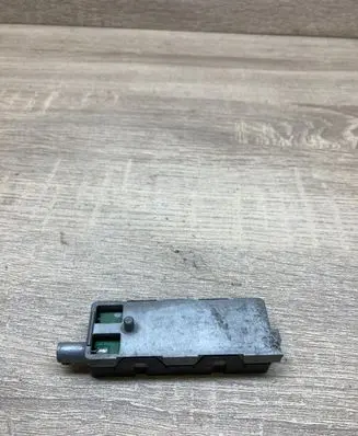 Volkswagen Touran I Aerial antenna amplifier 1T0035577