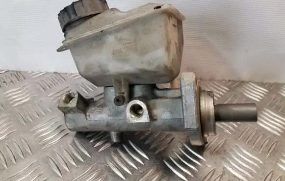 Master brake cylinder