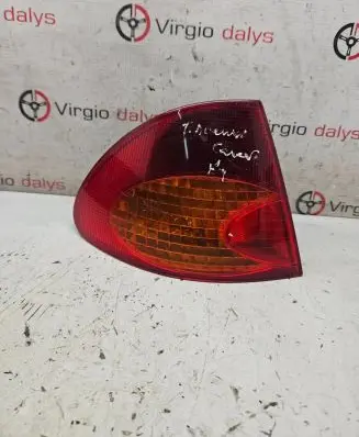 Toyota Avensis T220 Rear/tail lights