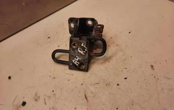 Audi A4 S4 B6 8E 8H Front door lower hinge 8E0831412 E061802D