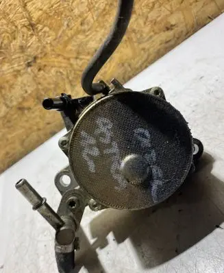 Opel Astra H Vacuum pump