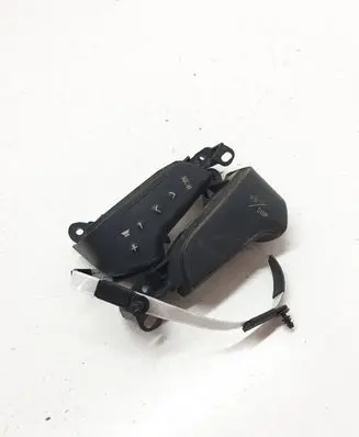 Toyota Avensis T250 Steering wheel buttons/switches 75B070